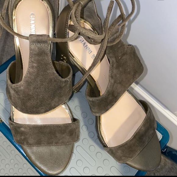 Gianni Bini Heels - Picture 1 of 3